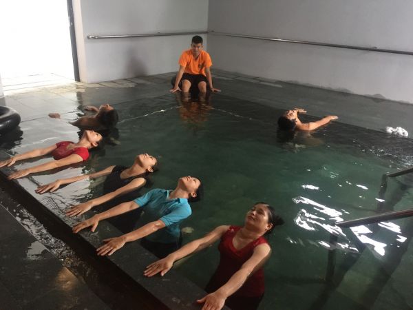 Phục hồi chức năng bằng bể thủy trị liệu
